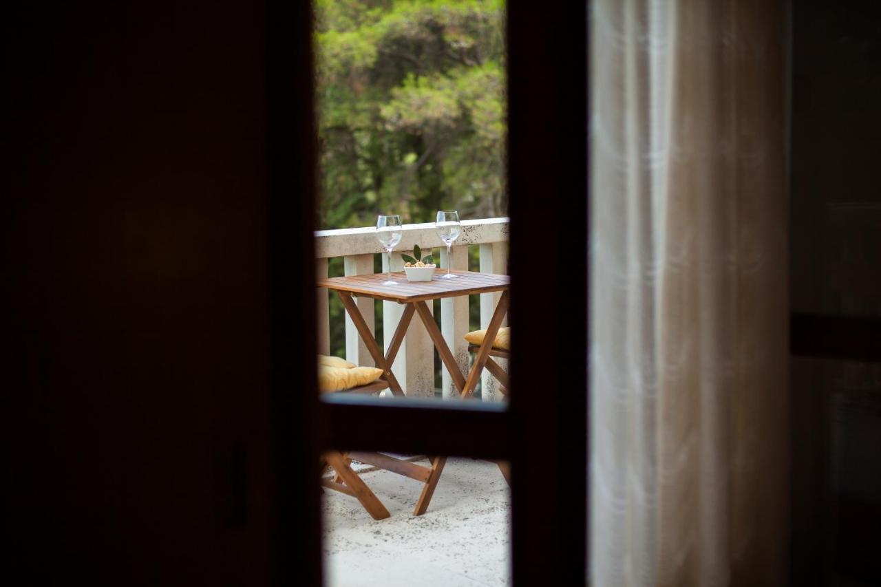 White House In The Forest Pucisca Exterior foto
