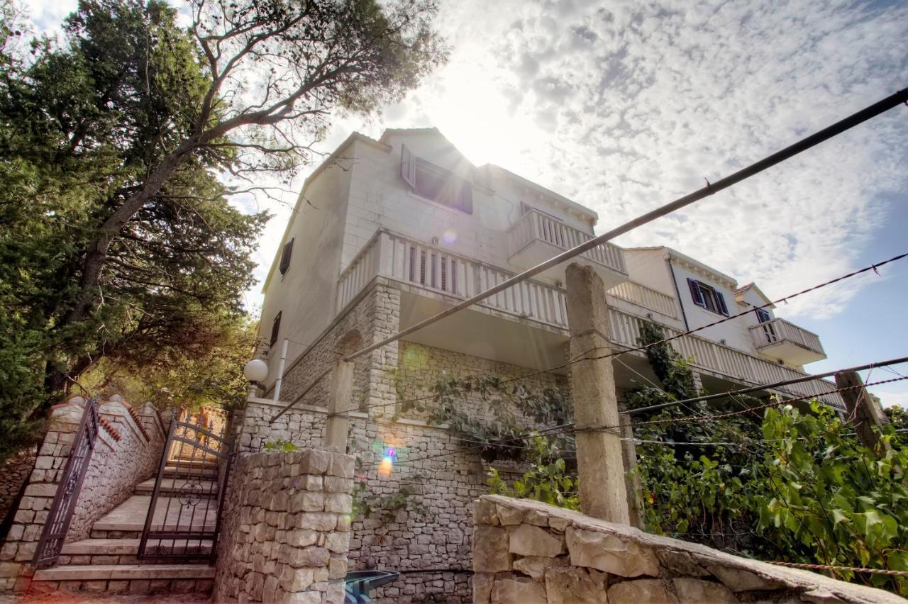 White House In The Forest Pucisca Exterior foto